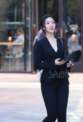 女生出街穿搭高跟鞋