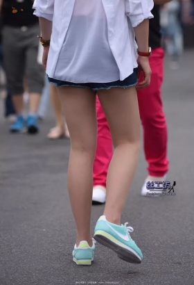运动鞋配丝袜[<font color=red>3P</font>]