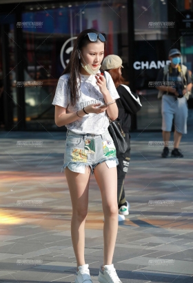 这双细跟鞋更显她的气质[<font color=red>22P</font>]