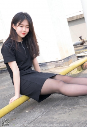 高挑美女穿搭高跟鞋[<font color=red>94P</font>]