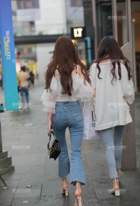 魅力的细跟鞋