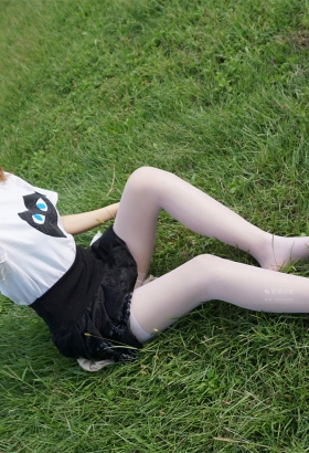 妖精视觉 - 草地上一起来玩球的运动丝袜美女[<font color=red>73P</font>]