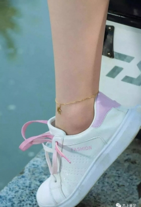 连鱼儿都要啄的美足薄丝，你不爱？[<font color=red>14P</font>]