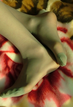 别急 还有更多丝袜美足等着你欣赏[<font color=red>20P</font>]