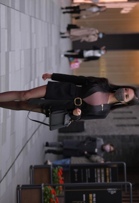 腿长的美女爱穿高跟鞋[<font color=red>75P</font>]