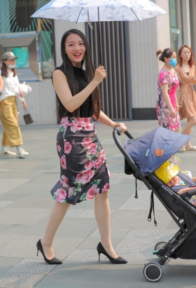 逛街有人拎包有人陪[<font color=red>19P</font>]