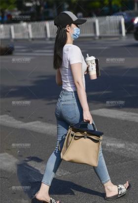 搭配在脚上充满优雅时尚感