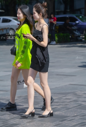 美女街拍：这个美女的背影确实很漂亮，如此销魂[<font color=red>6P</font>]