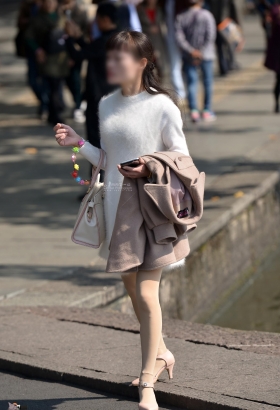 高颜值长腿长靴美少女街拍系列[<font color=red>5P</font>]