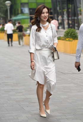时尚美女爱穿细跟鞋[<font color=red>14P</font>]