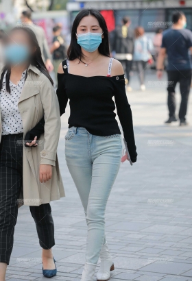 腿长优雅的高跟鞋[<font color=red>5P</font>]